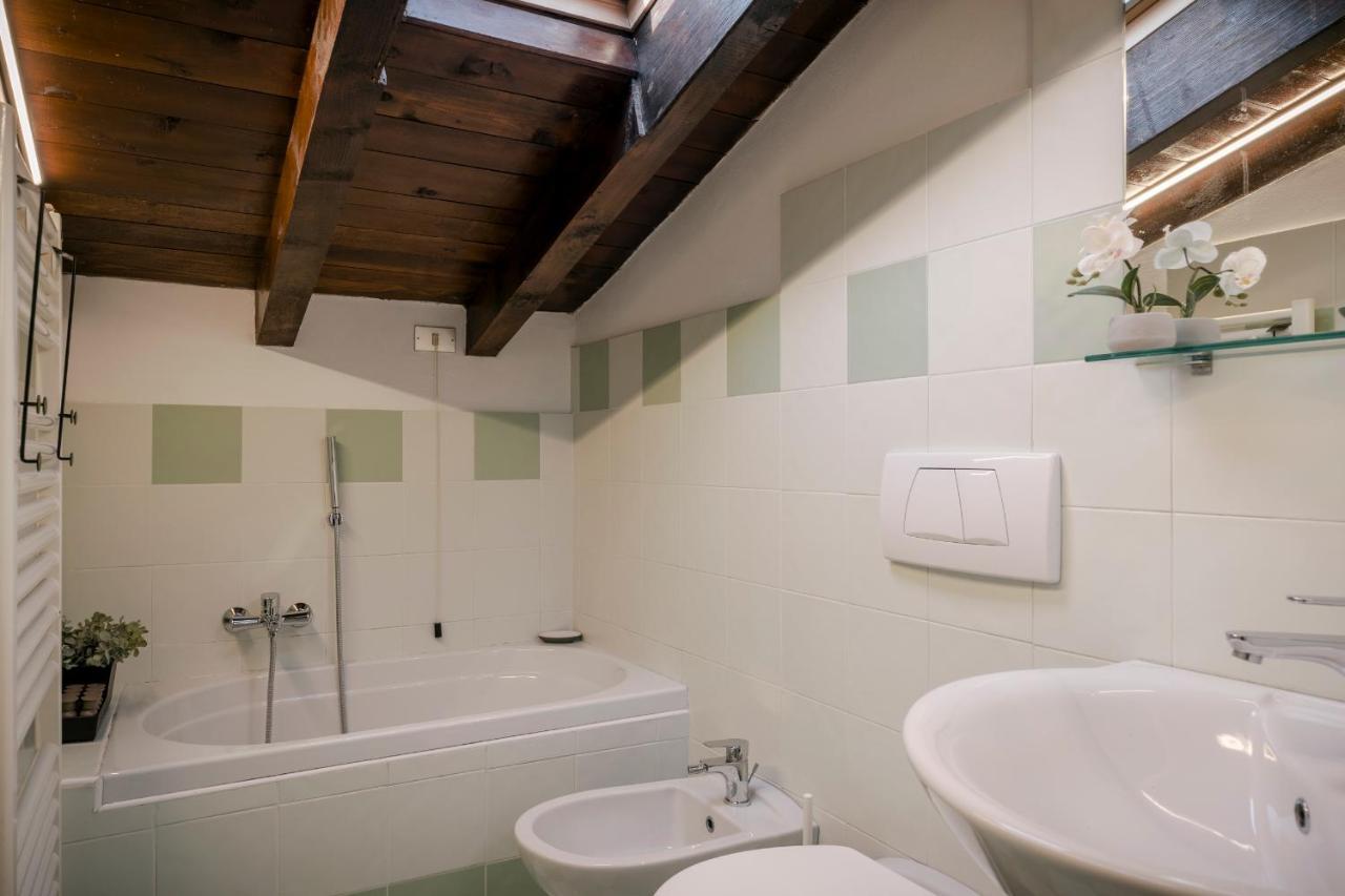 Lovely Mansard Iseo Portelle Holiday With Private Parking And Bike Storage Dış mekan fotoğraf