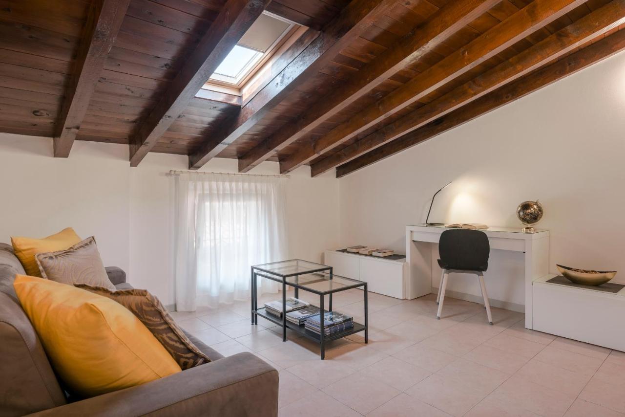 Lovely Mansard Iseo Portelle Holiday With Private Parking And Bike Storage Dış mekan fotoğraf